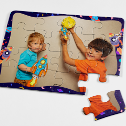 Puzzle infantil personalizado de 12 piezas con marco de astronautas