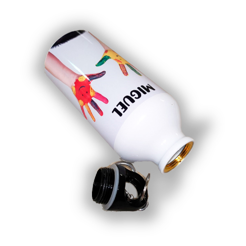 Detalle lateral de la botella metálica de aluminio sublimada