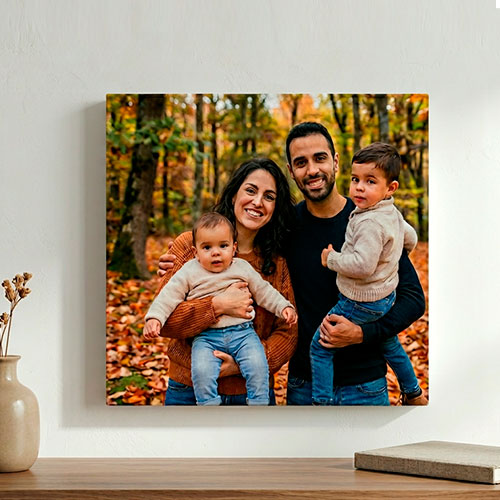 Detalle del bastidor de madera y montaje del lienzo personalizado 40x40cm