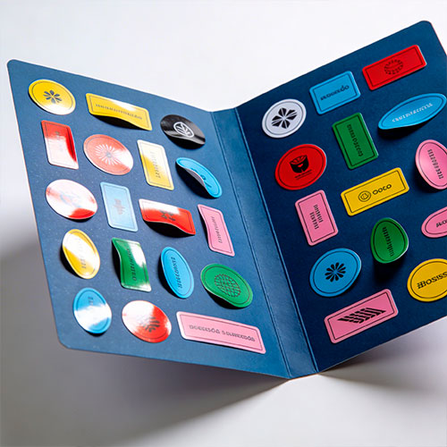 Pegatinas personalizadas de diferentes formas: cuadradas, redondas y troqueladas