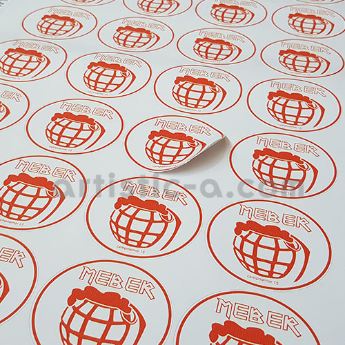 Usos de pegatinas redondas en botellas y packaging