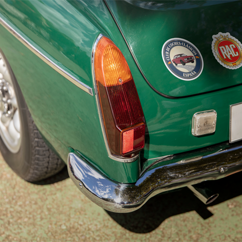 Pegatinas de vinilo personalizadas en coche y moto